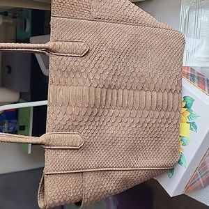 B.May small pochet tote